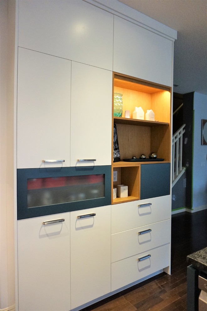 Inspiration for a transitional kitchen remodel in Calgary