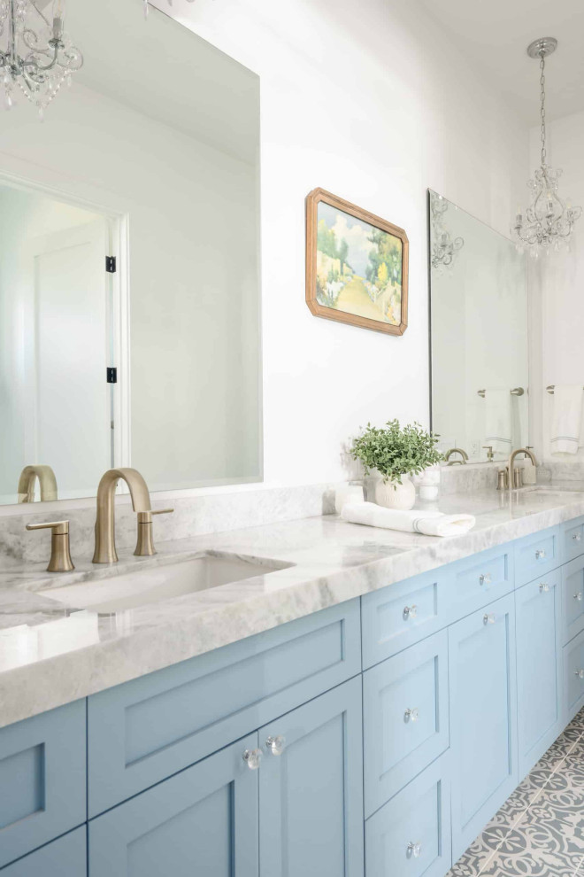 Inspiration for a rustic bathroom remodel in Las Vegas