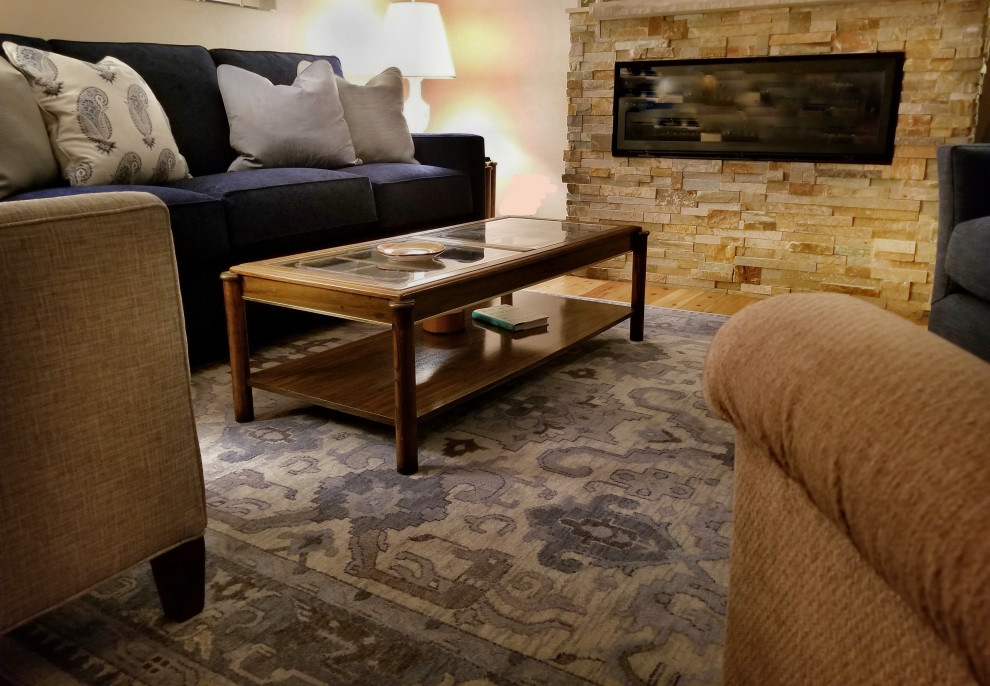 Transitional home design photo in Chicago