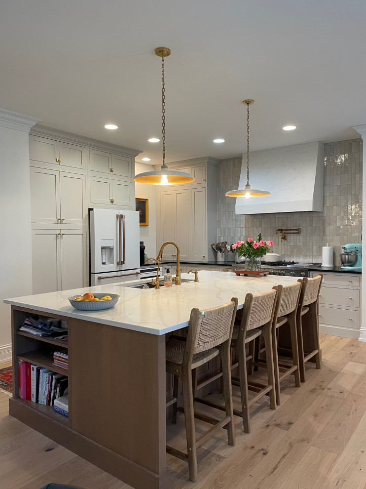 Kitchen - transitional kitchen idea