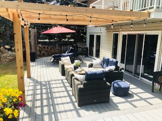 Example of a minimalist deck design in Calgary