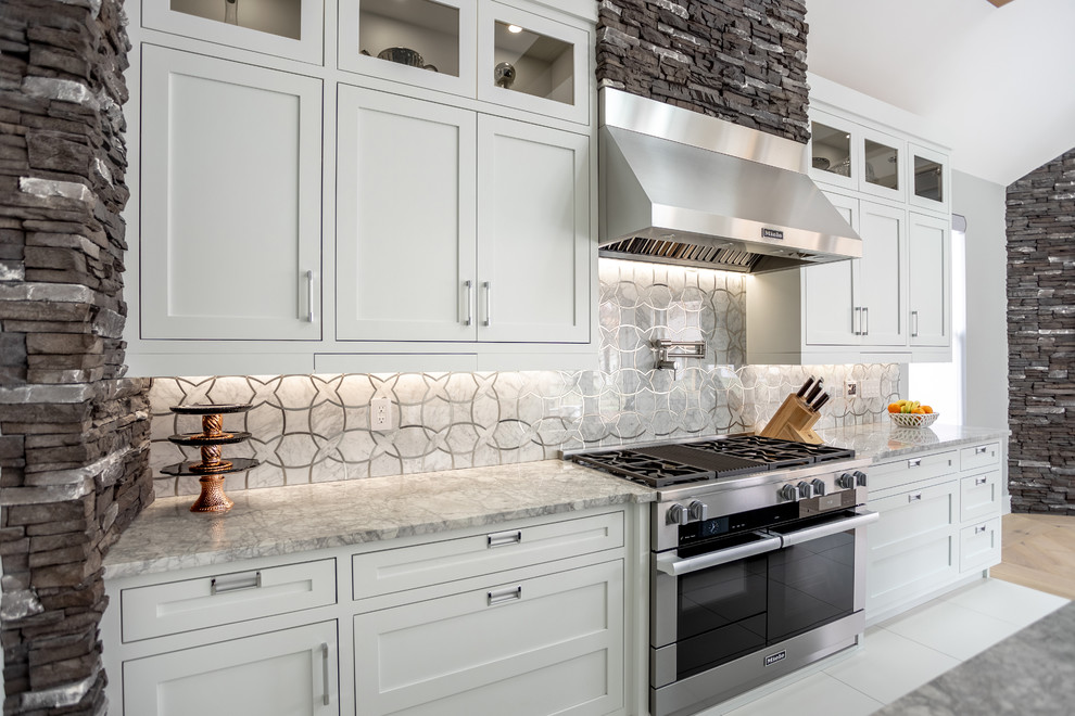 Transitional kitchen photo in Columbus