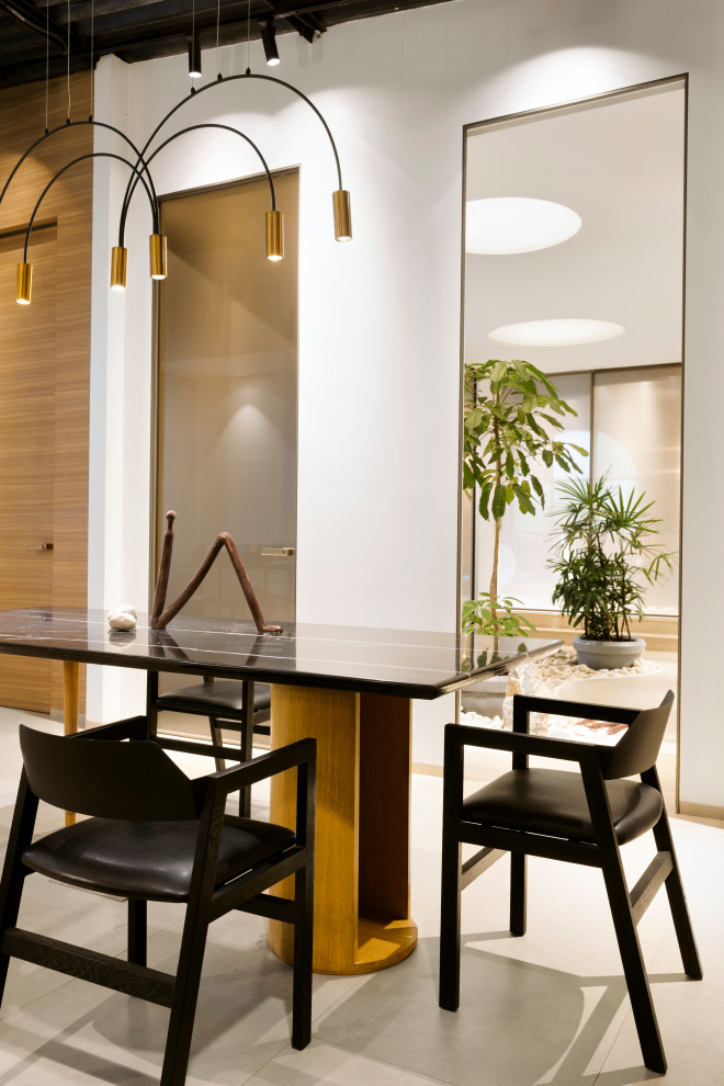 This is an example of an industrial dining room in Mumbai.