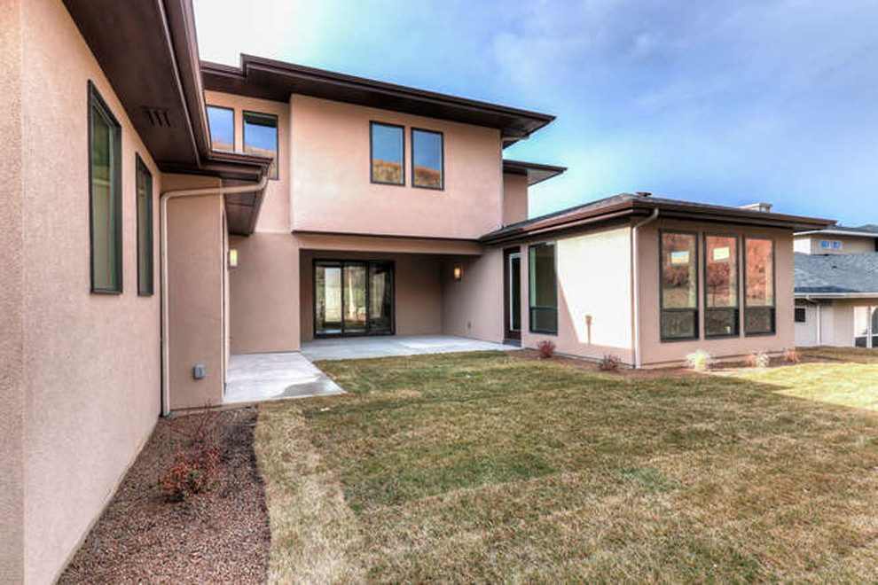 Example of a minimalist home design design in Boise