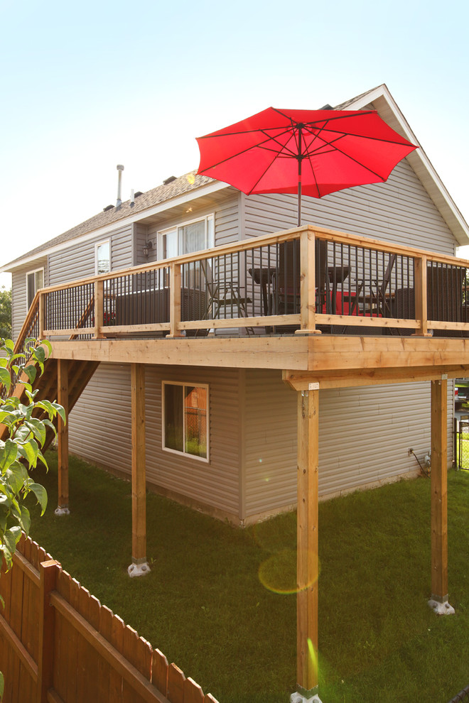 Mid-sized side yard deck photo in Minneapolis