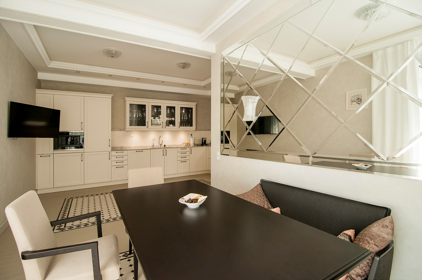 Коттедж в Юкках :спальня, кухня, прихожая