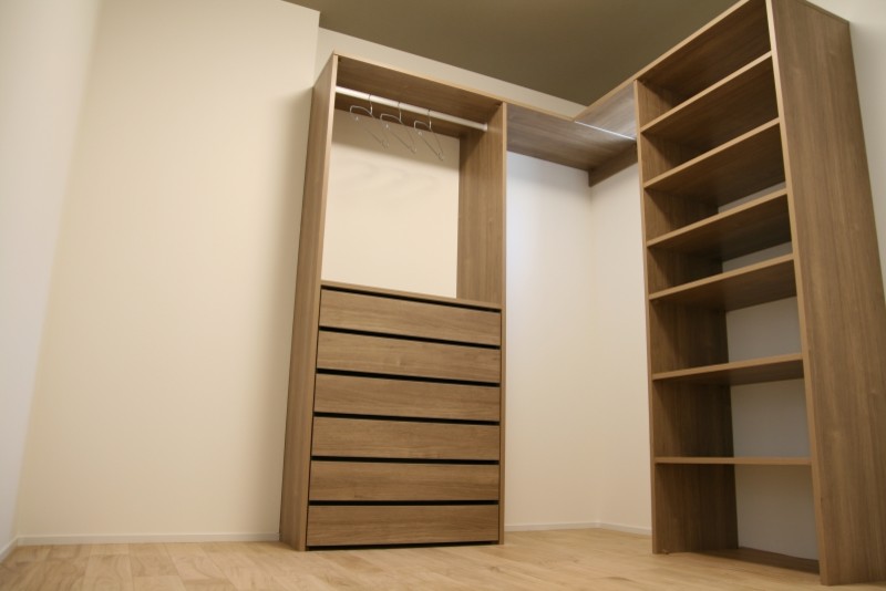 他の地域にあるコンテンポラリースタイルのおしゃれな収納・クローゼットの写真