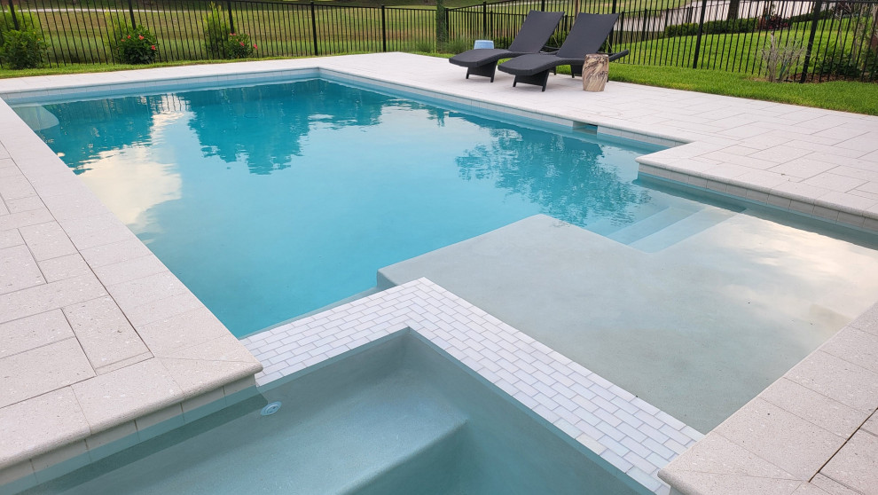Modern sleek pool and spa Apopka Florida