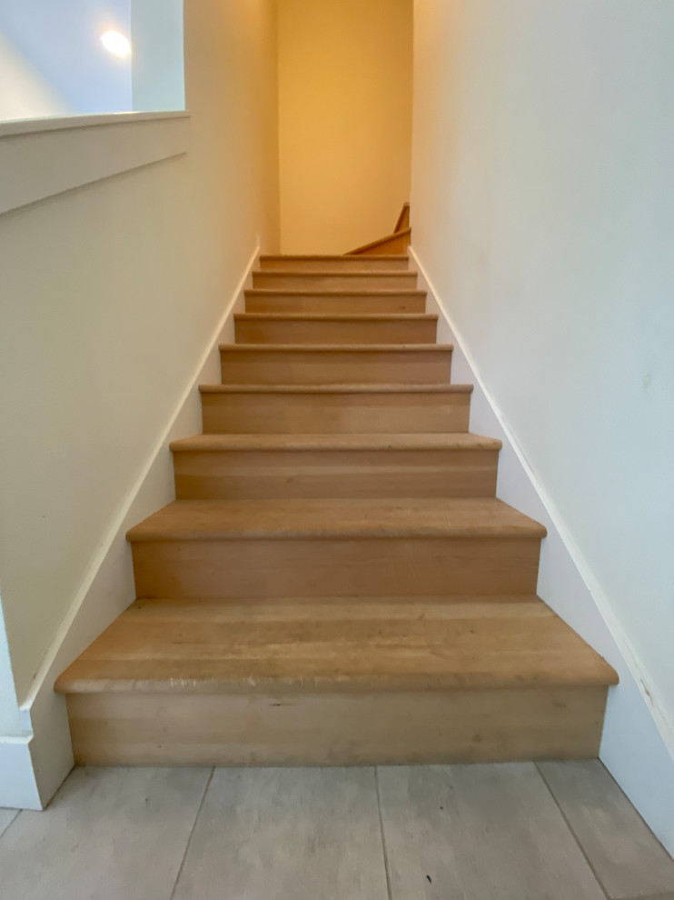 Stair wainscoting