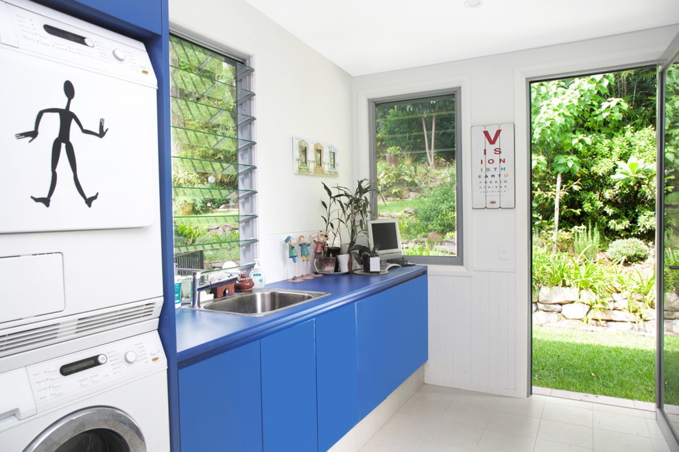 This is an example of a modern laundry room in Sydney.