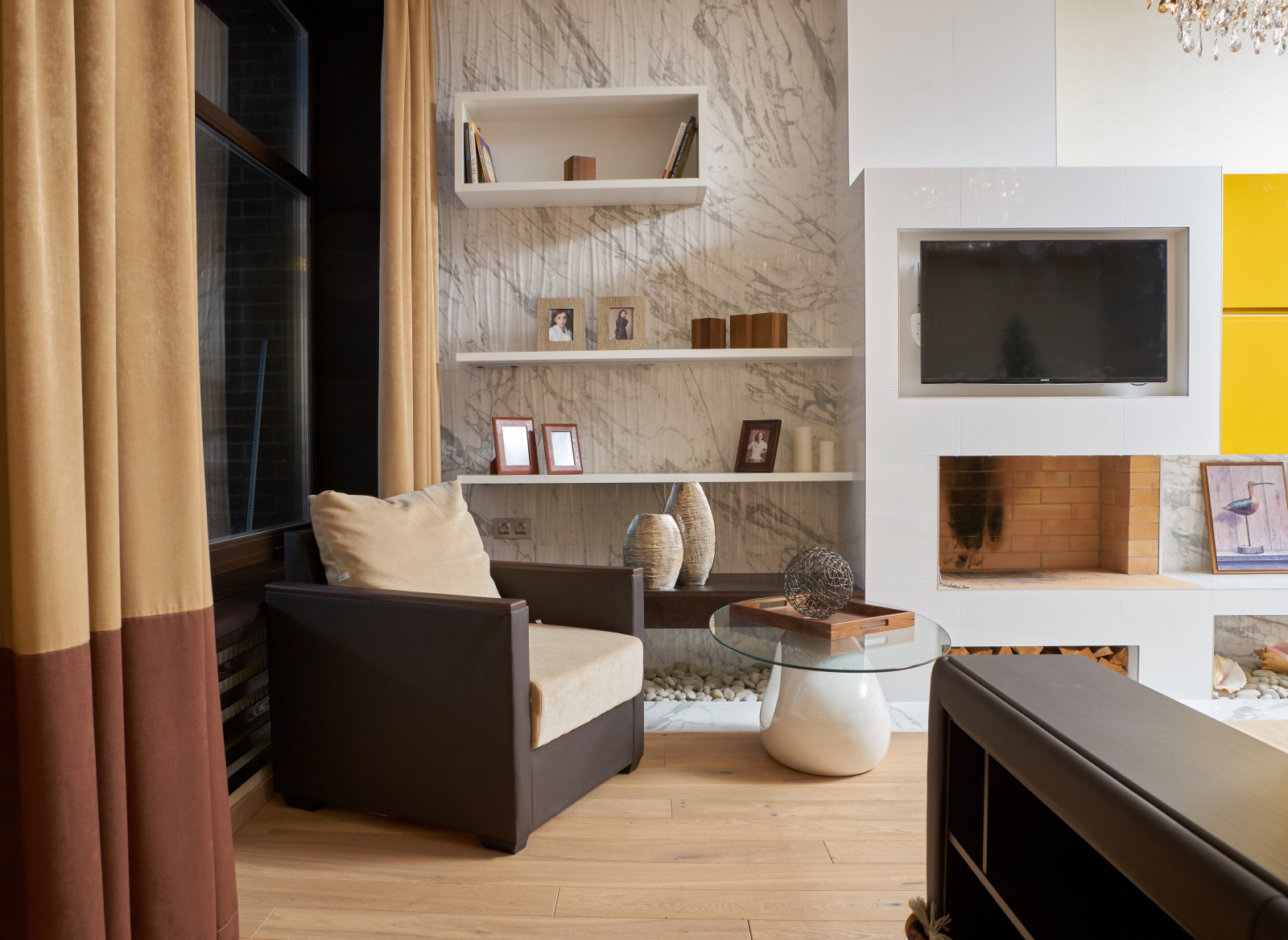 Композиция вокруг камина