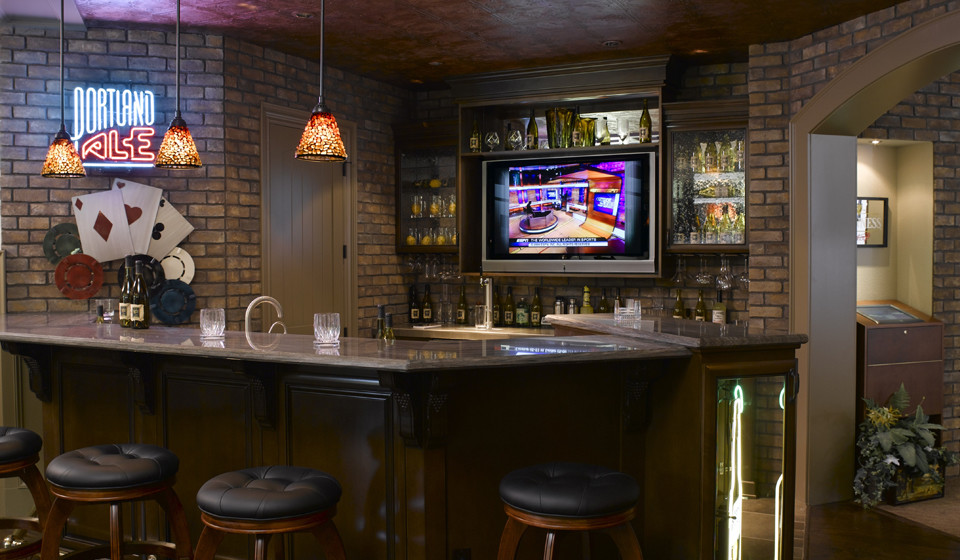 Design ideas for a transitional home bar in San Diego.