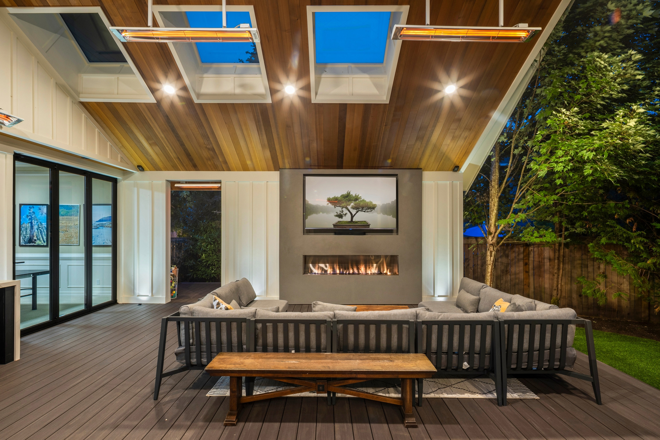 Sammamish Contemporary Outdoor Living