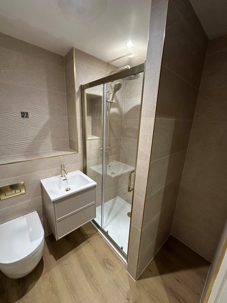 Modern Main Bathroom in Basingstoke