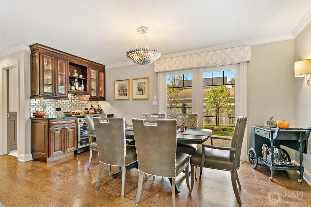 Dining room - transitional dining room idea in Chicago