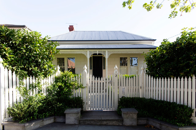 My Houzz The Stylish Home Behind A White Picket Fence