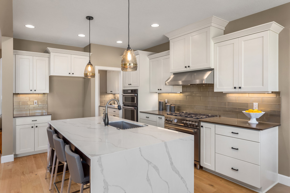 Trendy kitchen photo in Seattle