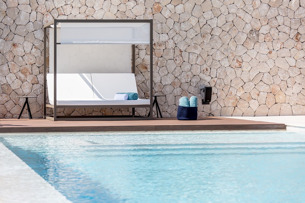 Inspiration for a scandinavian pool in Palma de Mallorca.