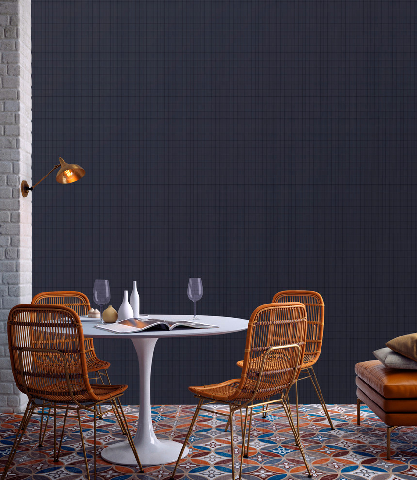 Foto de comedor clásico renovado de tamaño medio con paredes azules, suelo de madera en tonos medios y suelo marrón