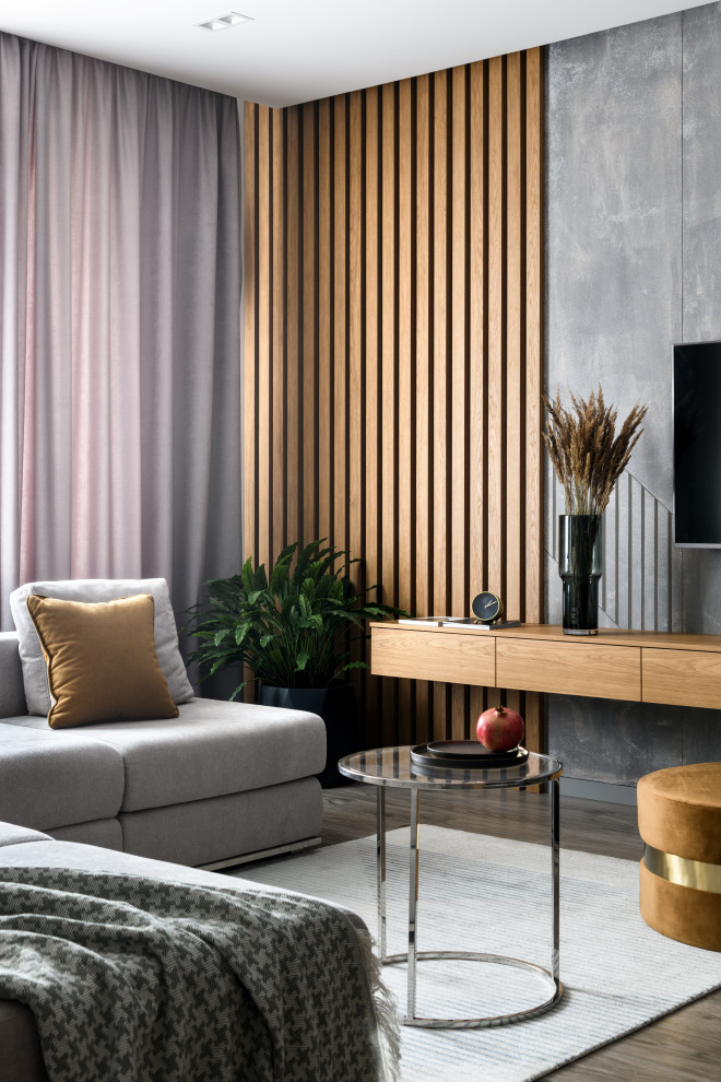 Идея дизайна: открытая гостиная комната среднего размера в современном стиле с серыми стенами, полом из керамогранита, горизонтальным камином, фасадом камина из металла, телевизором на стене, коричневым полом и ковром на полу