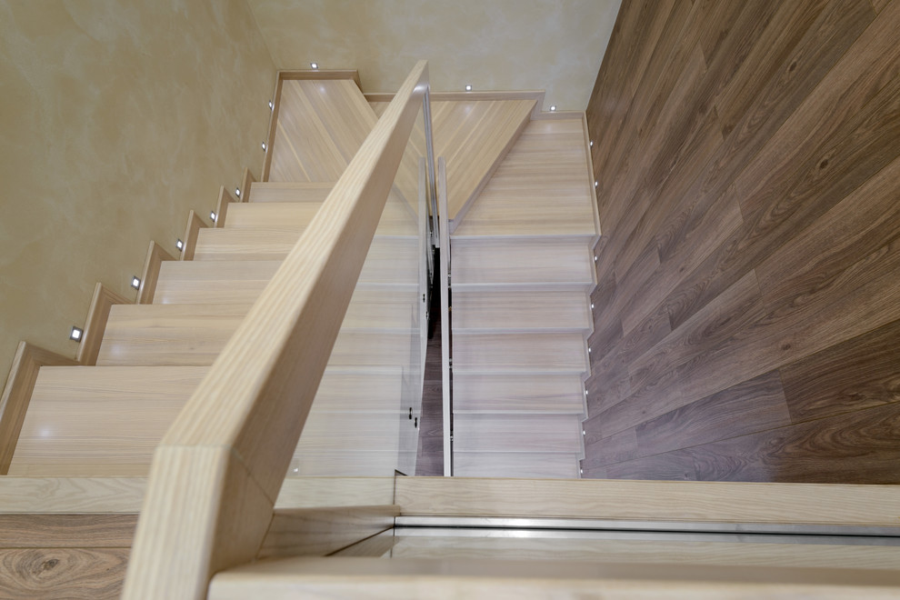 Inspiration for a large staircase remodel in Novosibirsk