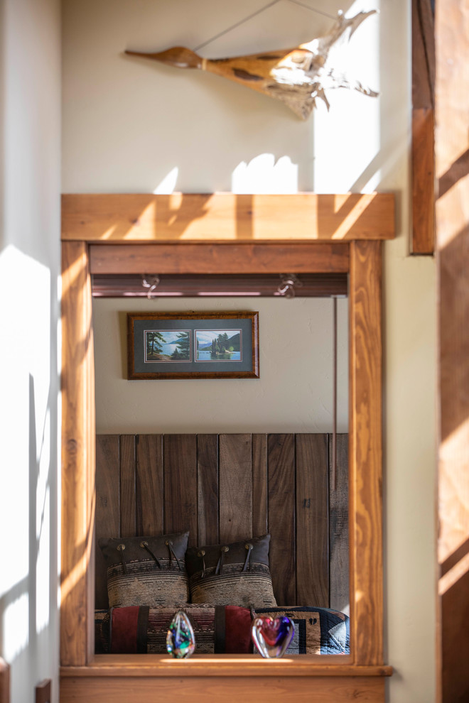 Example of a mountain style home design design in Denver