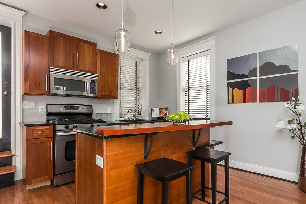 Kitchen - transitional kitchen idea in Baltimore