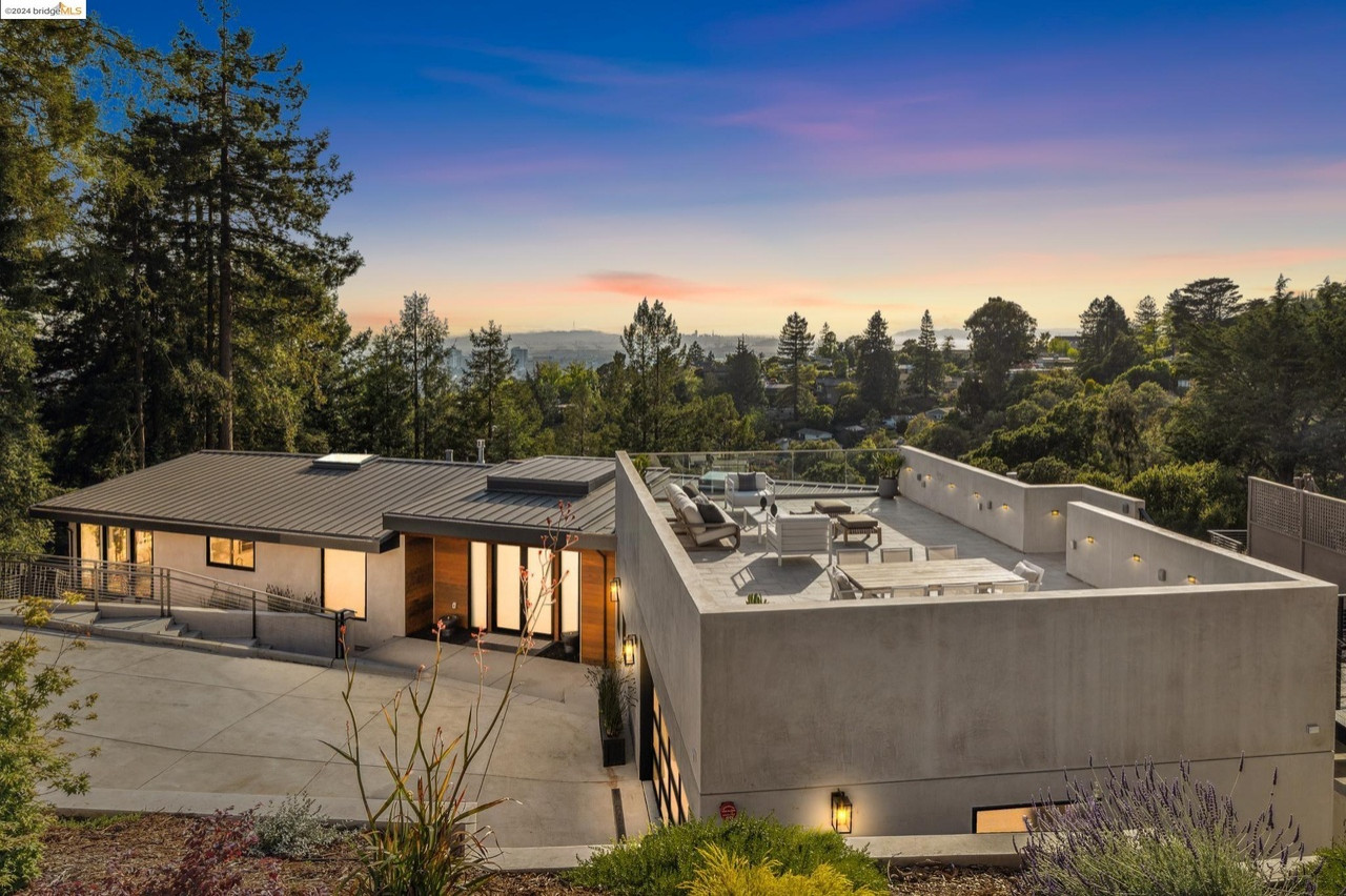 Modern House - Moyer Place