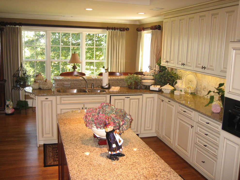 Photo of a traditional kitchen in Atlanta.