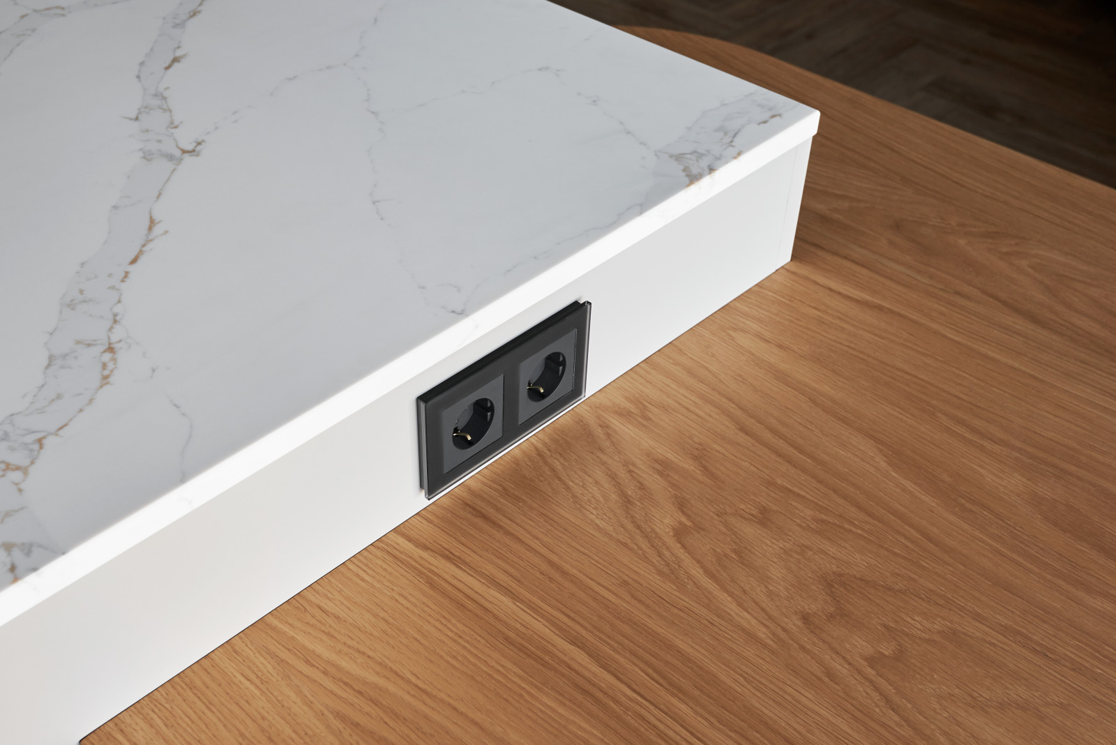 Кухня FENIX и шпон