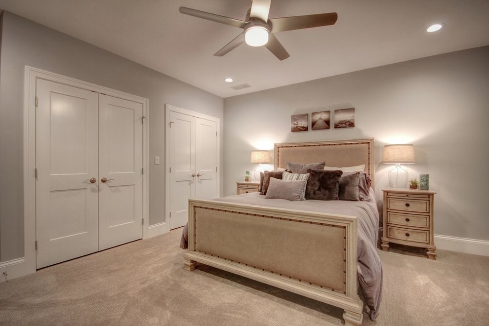 Inspiration for a transitional home design remodel in Chicago