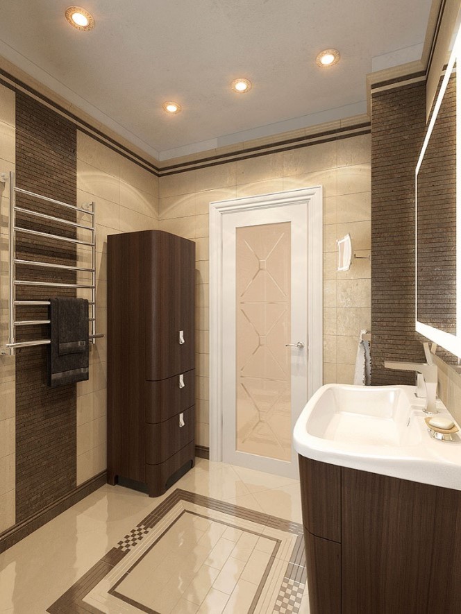 У Ростральных колонн