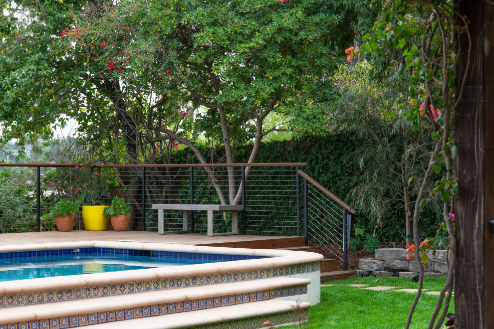 Small mediterranean backyard full sun garden in Los Angeles with concrete pavers.