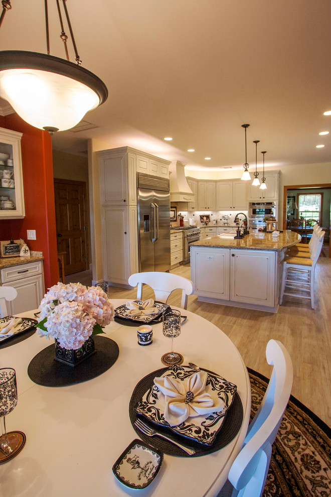 Home design - rustic home design idea in Sacramento