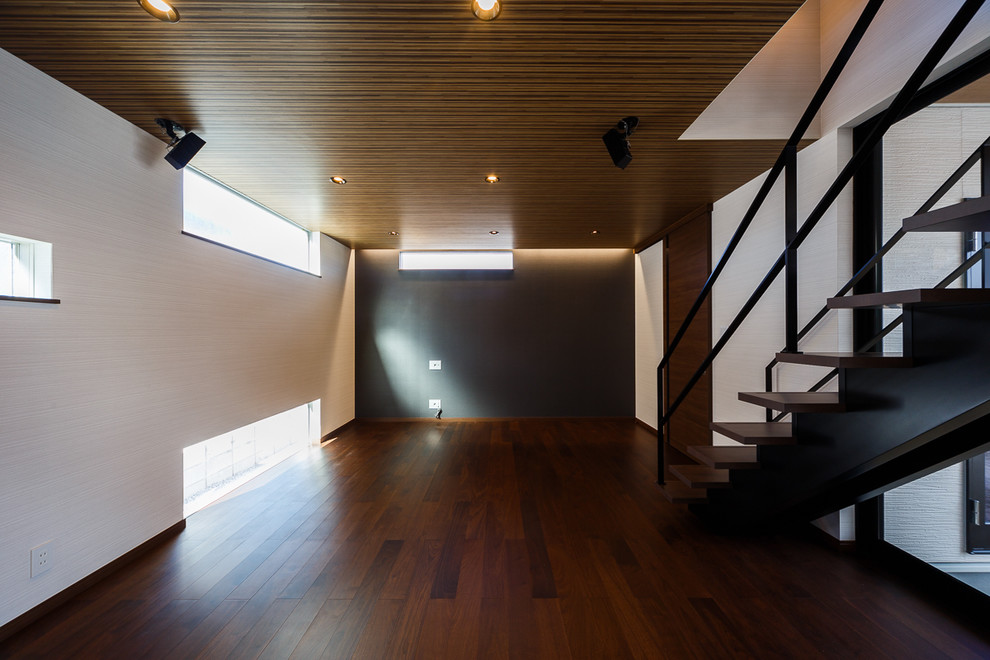 他の地域にあるモダンスタイルのおしゃれなリビングの写真