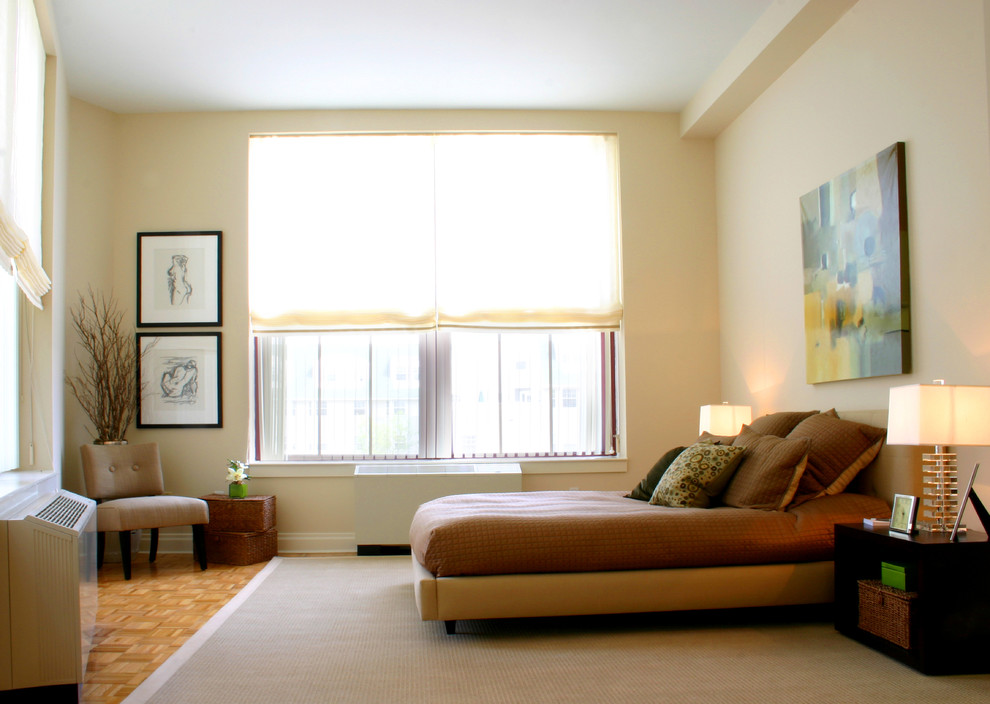 Photo of a mid-sized contemporary guest bedroom in New York with beige walls, light hardwood floors and no fireplace.