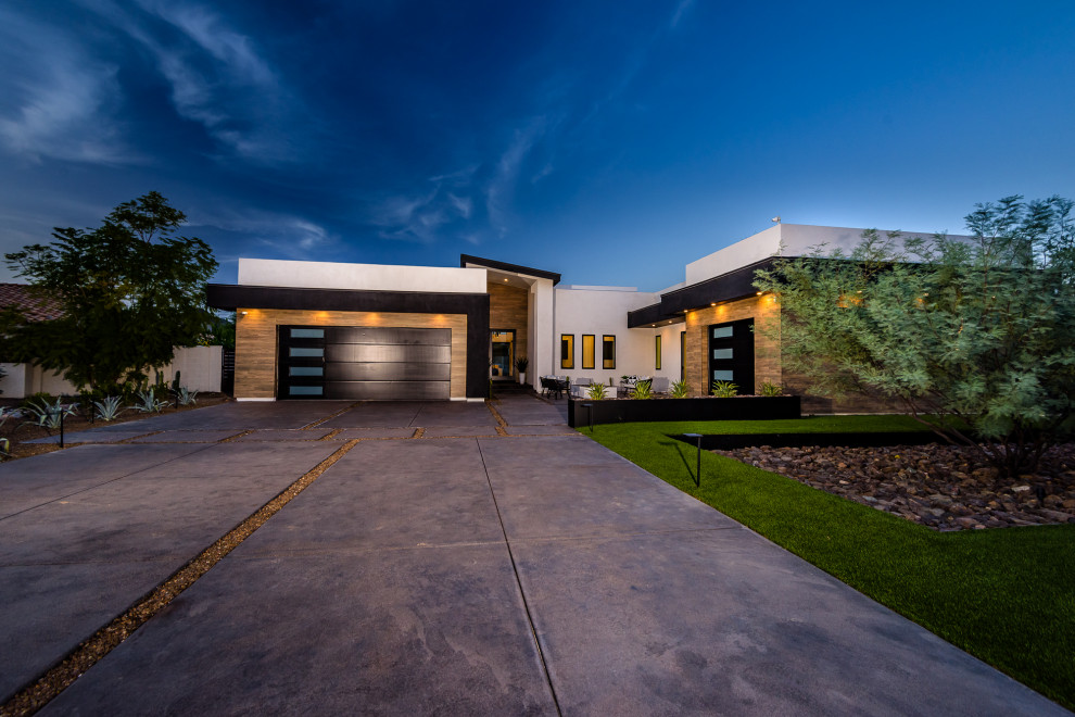 Design ideas for a contemporary house exterior in Phoenix.