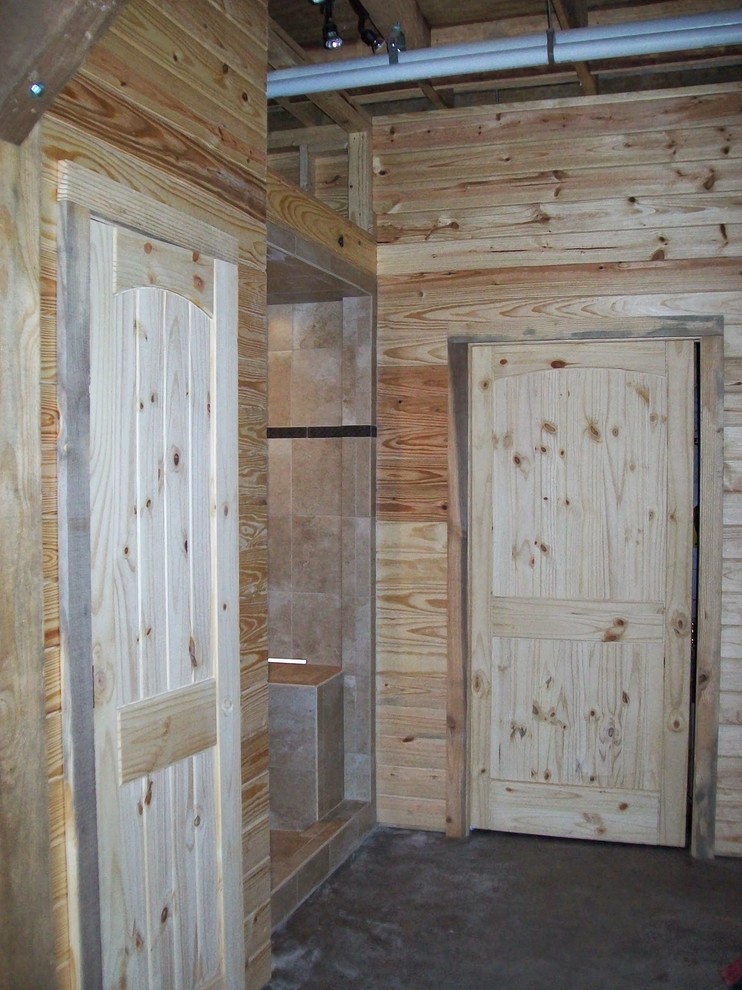 Example of a mountain style home design design in Austin