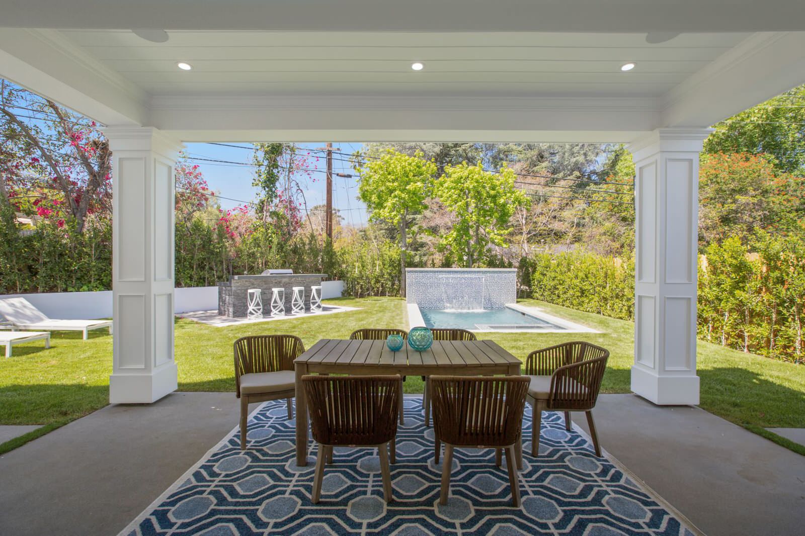 Дом в стиле Кейпкод на  Шерман Оакс