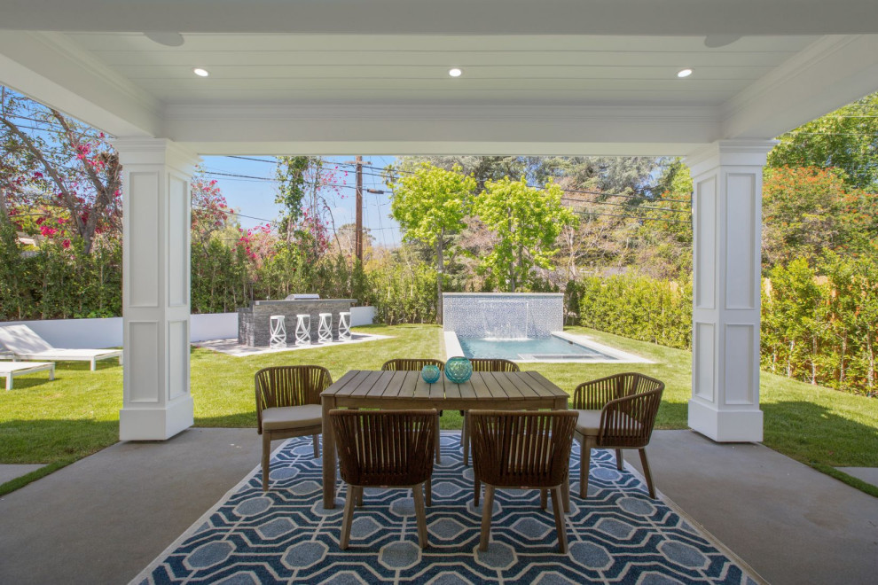 Дом в стиле Кейпкод на  Шерман Оакс