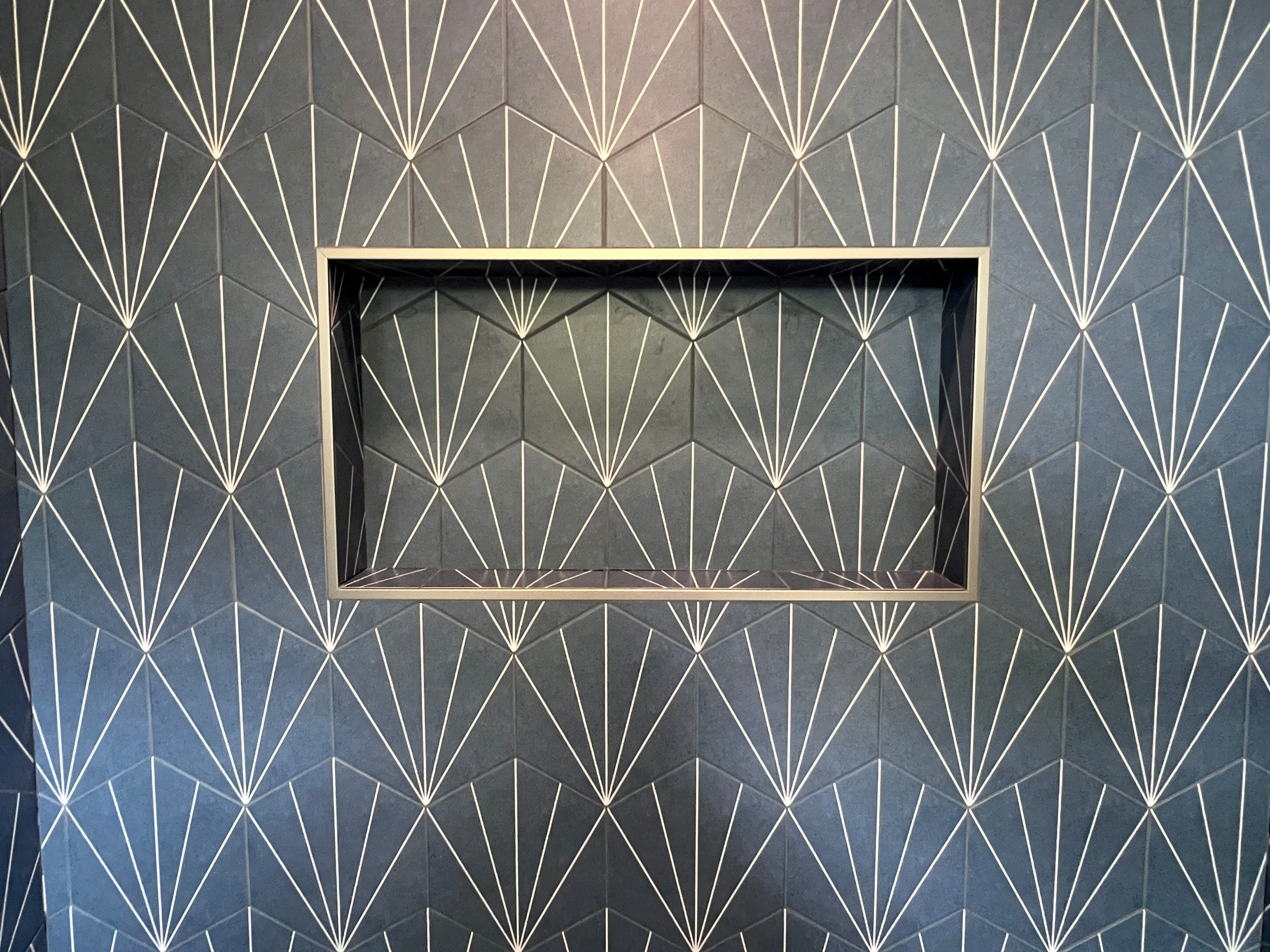 Recessed Nice with Continuous Tile Pattern