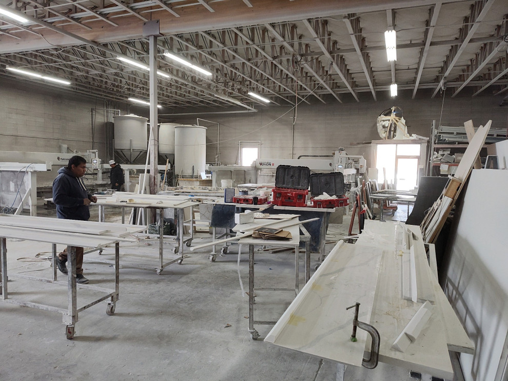 MOD Construction Showroom: Evertops Design Studio