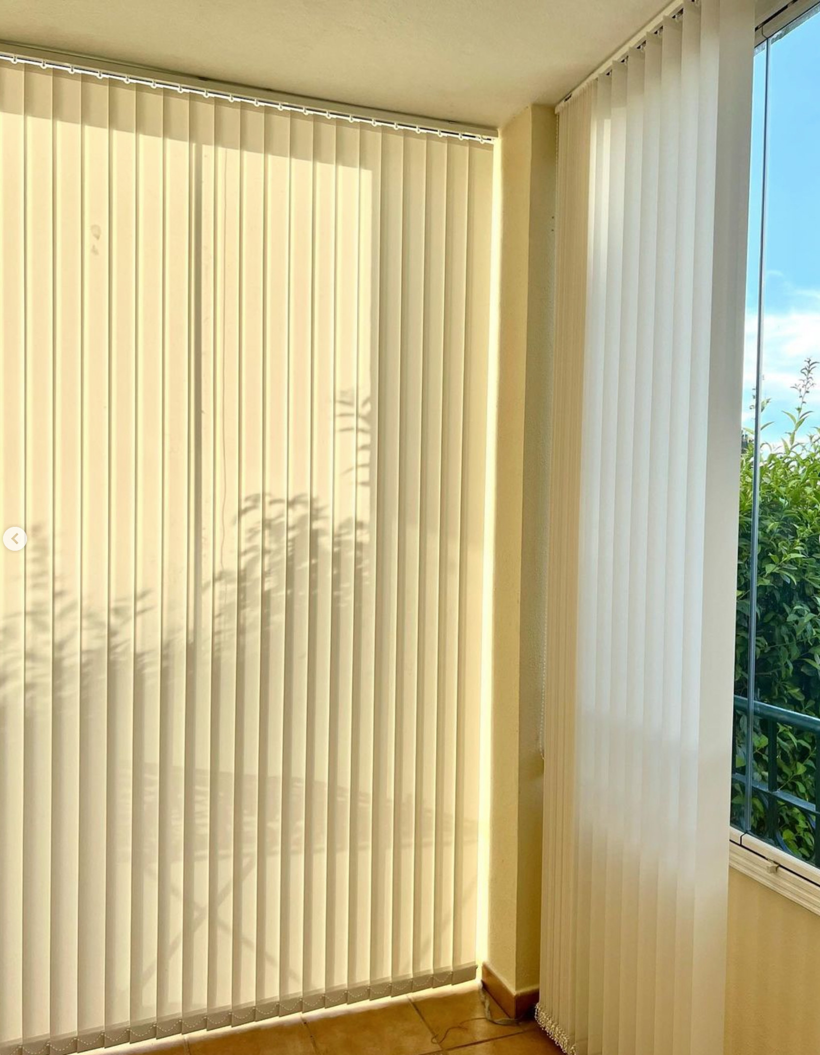 VERTICAL BLINDS