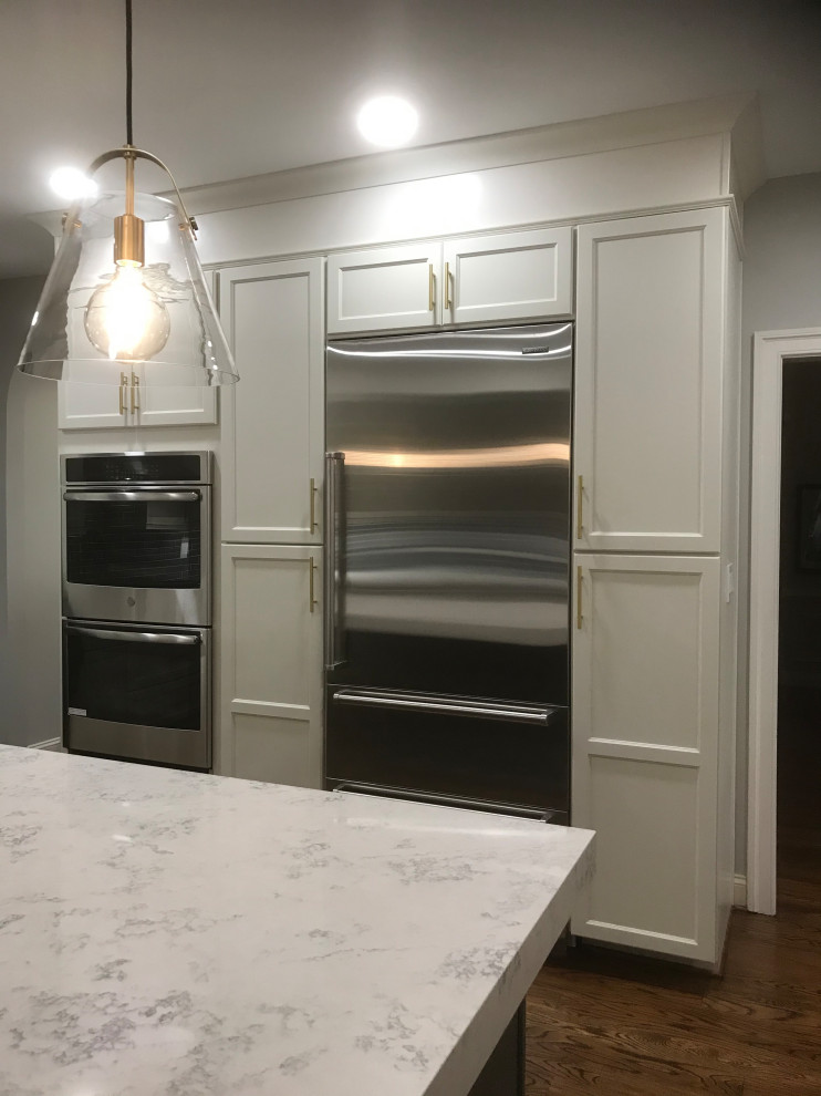 Example of a transitional kitchen design in DC Metro