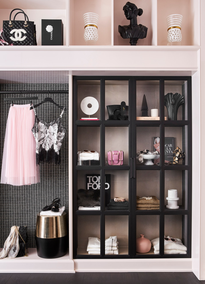 Inspiration for a mid-sized traditional storage and wardrobe in Chicago.