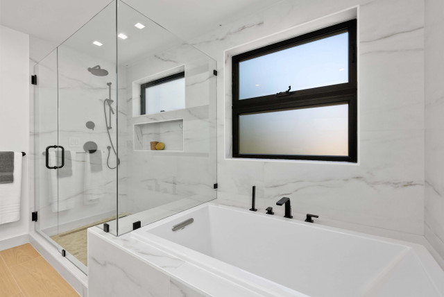 Master Bathroom trendy-badevaerelse