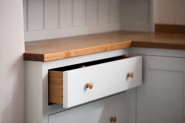 Tavistock Shaker Kitchen traditional-kitchen