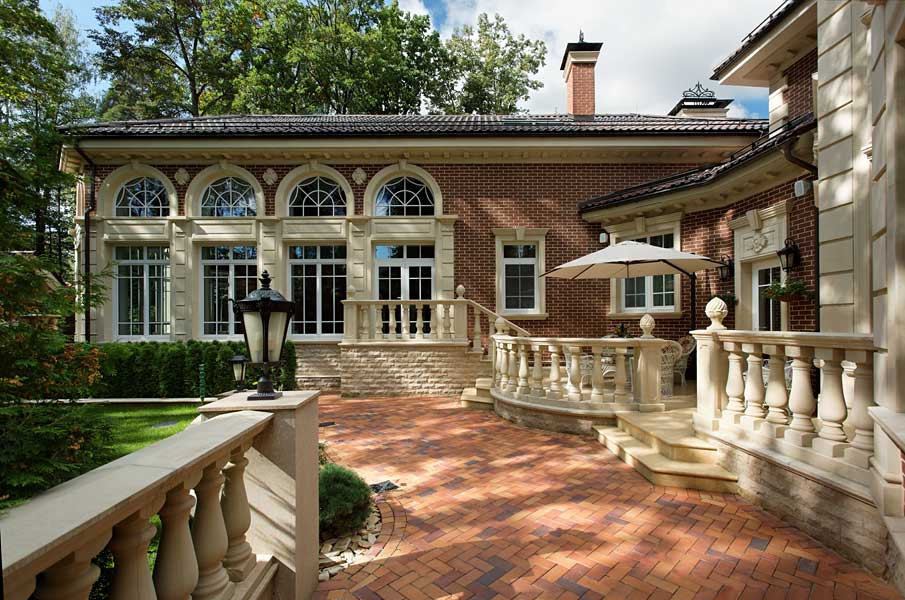 Комбинированная отделка загородного дома