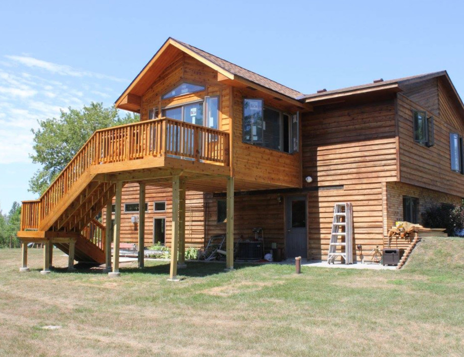 Inspiration for a mid-sized rustic backyard deck remodel in Minneapolis with no cover