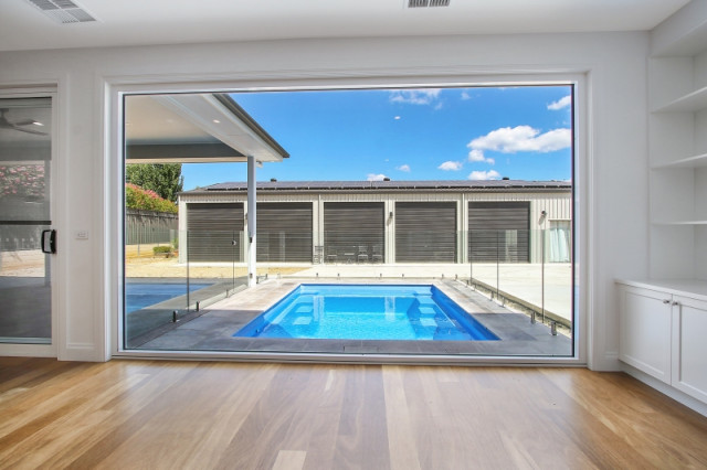 Albury Custom home traditional-pool